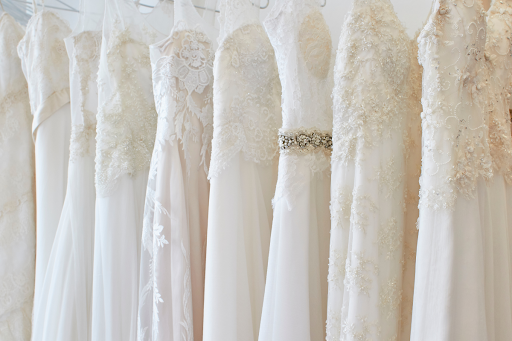 Lace Fabrics in Bridal Couture: From Classic Traditions to Modern Bridal Lace Looks